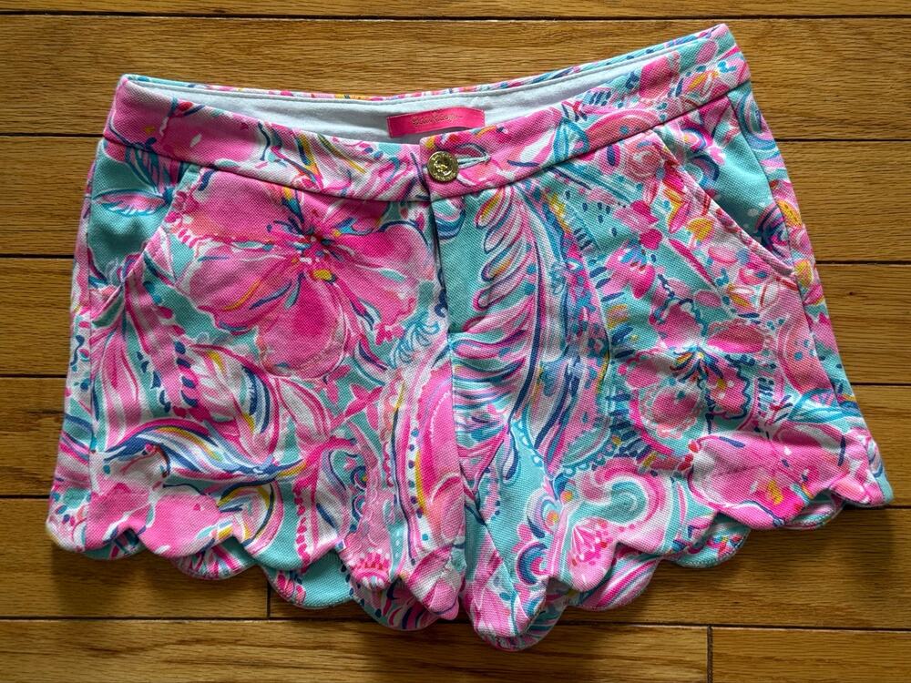Lilly Pulitzer Scalloped Hem Floral Shorts Pink Teal Size 4 Women’s Resortwear